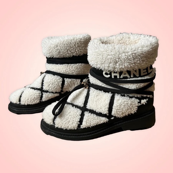 Chanel fur logo black & white snow boots (Sz 38.5) - Picture 2 of 10